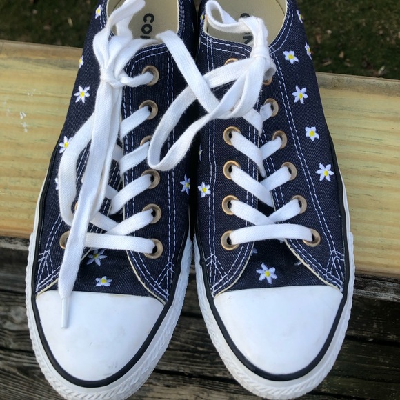 Converse excellent condition - don’t appear to be worn - Picture 2 of 7